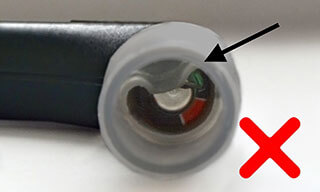 eingeknicktes Batterieteil